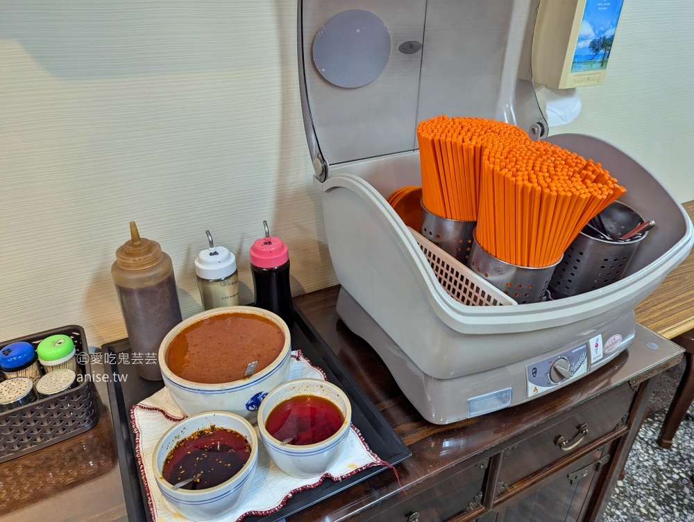 老麵店，迪化街七十年古早味，招牌四醬麵滷味豬尾巴都推薦(姊姊食記)