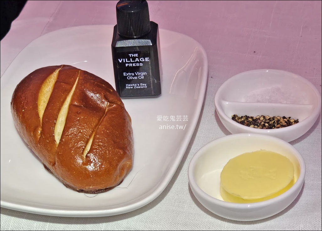 紐西蘭航空商務艙、空中沙發開箱 (搭乘日期：2025.8.5)