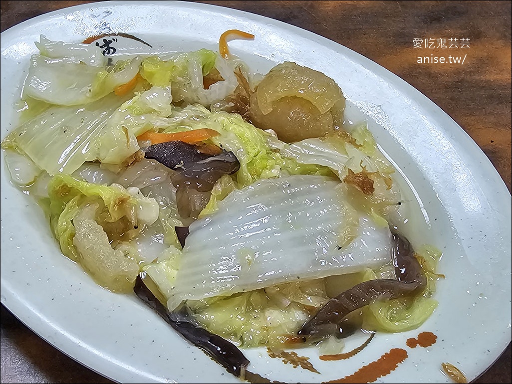 金滿園排骨，西門町峨嵋停車場旁50年老店，排骨超厚實