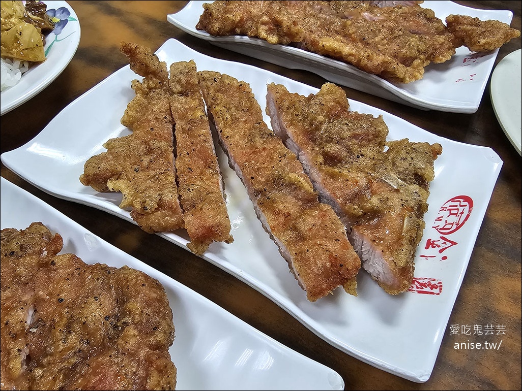 金滿園排骨，西門町峨嵋停車場旁50年老店，排骨超厚實