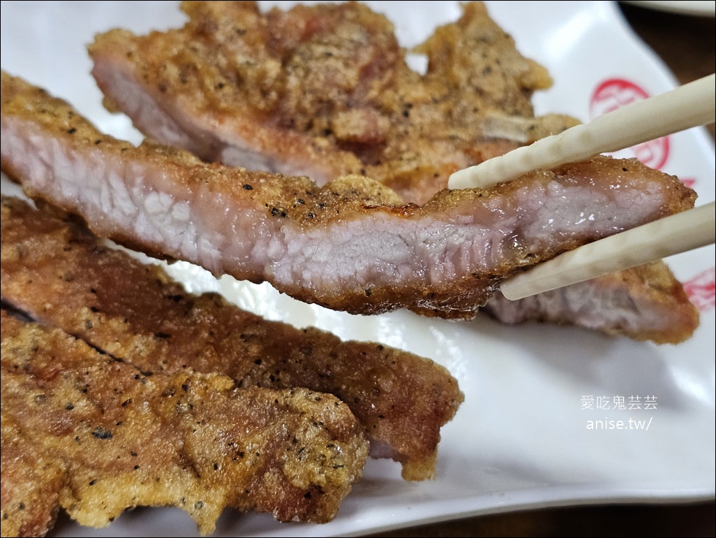 金滿園排骨，西門町峨嵋停車場旁50年老店，排骨超厚實 @愛吃鬼芸芸