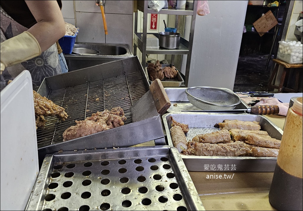 金滿園排骨，西門町峨嵋停車場旁50年老店，排骨超厚實
