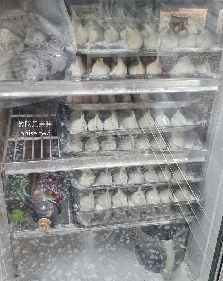 山東老牌水餃牛肉麵，超巨大水餃嚇死我