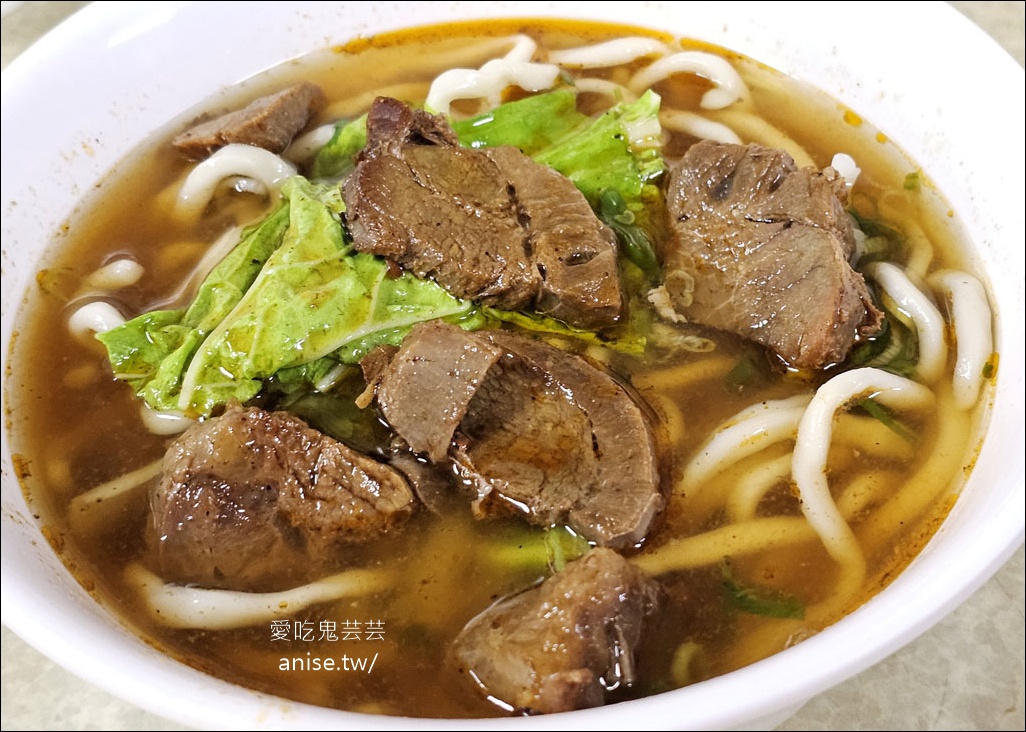 山東老牌水餃牛肉麵，超巨大水餃嚇死我