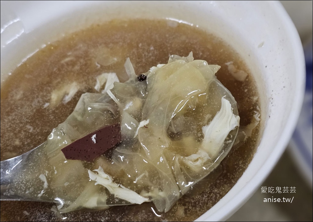 山東老牌水餃牛肉麵，超巨大水餃嚇死我