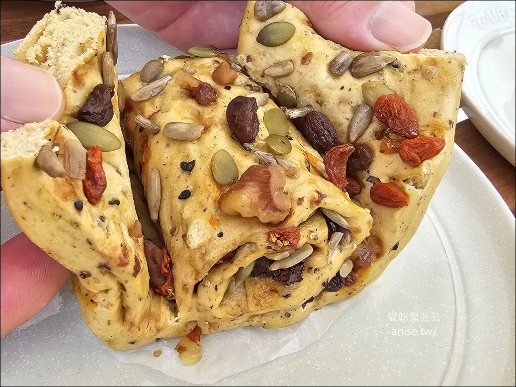 老麵酵匠包子饅頭桃園藝文店，料好實在，50%老麵的好味道！ @愛吃鬼芸芸