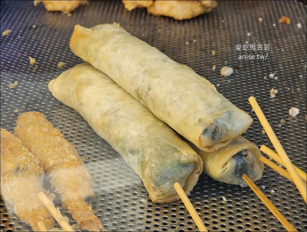 台妹炸雞翅 (五結店)，香脆不油膩的炸雞翅、炸雞腿，春捲、豆乾、豬血糕也都超好吃的啦！