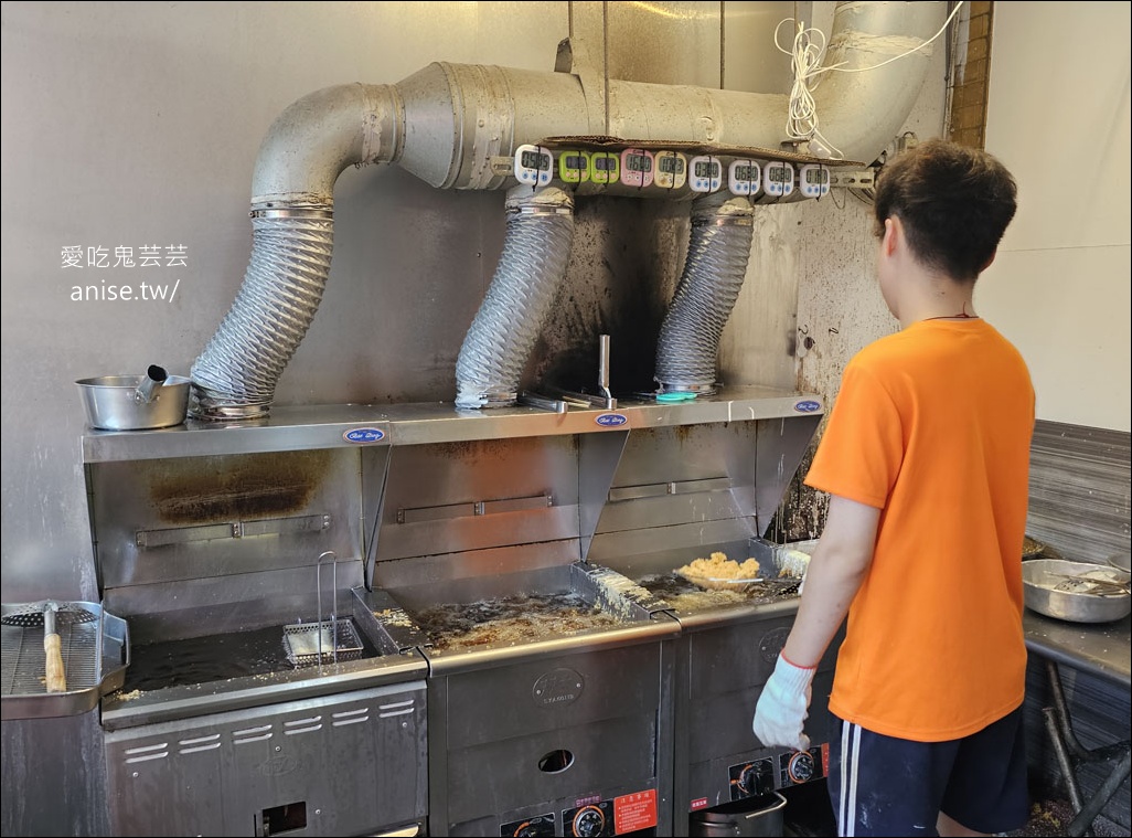 台妹炸雞翅 (五結店)，香脆不油膩的炸雞翅、炸雞腿，春捲、豆乾、豬血糕也都超好吃的啦！