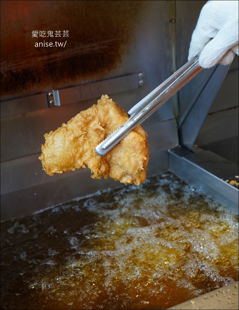 台妹炸雞翅 (五結店)，香脆不油膩的炸雞翅、炸雞腿，春捲、豆乾、豬血糕也都超好吃的啦！