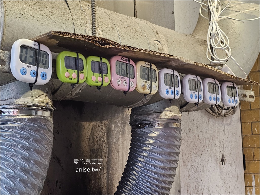 台妹炸雞翅 (五結店)，香脆不油膩的炸雞翅、炸雞腿，春捲、豆乾、豬血糕也都超好吃的啦！