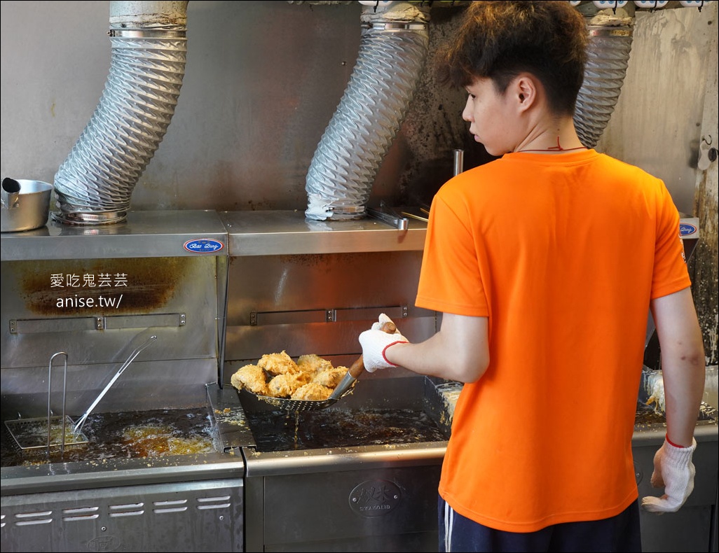 台妹炸雞翅 (五結店)，香脆不油膩的炸雞翅、炸雞腿，春捲、豆乾、豬血糕也都超好吃的啦！