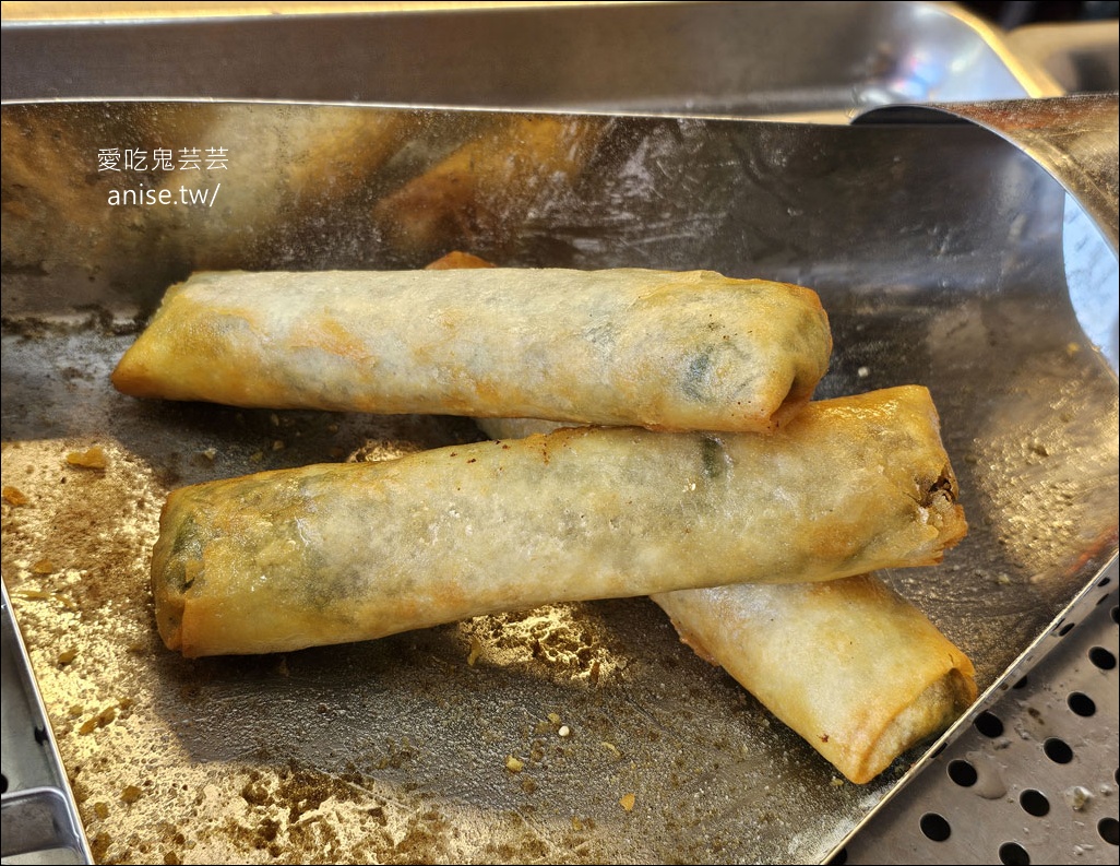 台妹炸雞翅 (五結店)，香脆不油膩的炸雞翅、炸雞腿，春捲、豆乾、豬血糕也都超好吃的啦！