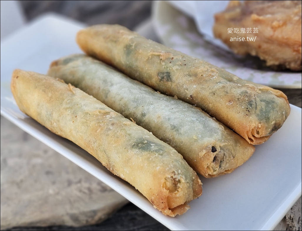 台妹炸雞翅 (五結店)，香脆不油膩的炸雞翅、炸雞腿，春捲、豆乾、豬血糕也都超好吃的啦！