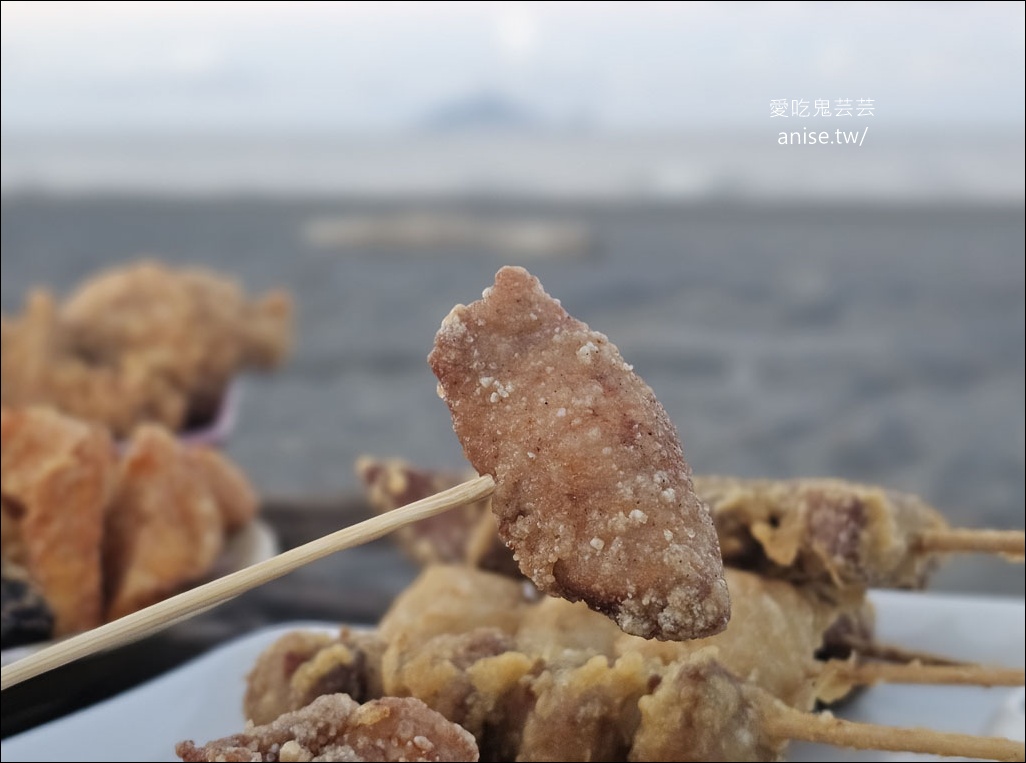 台妹炸雞翅 (五結店)，香脆不油膩的炸雞翅、炸雞腿，春捲、豆乾、豬血糕也都超好吃的啦！
