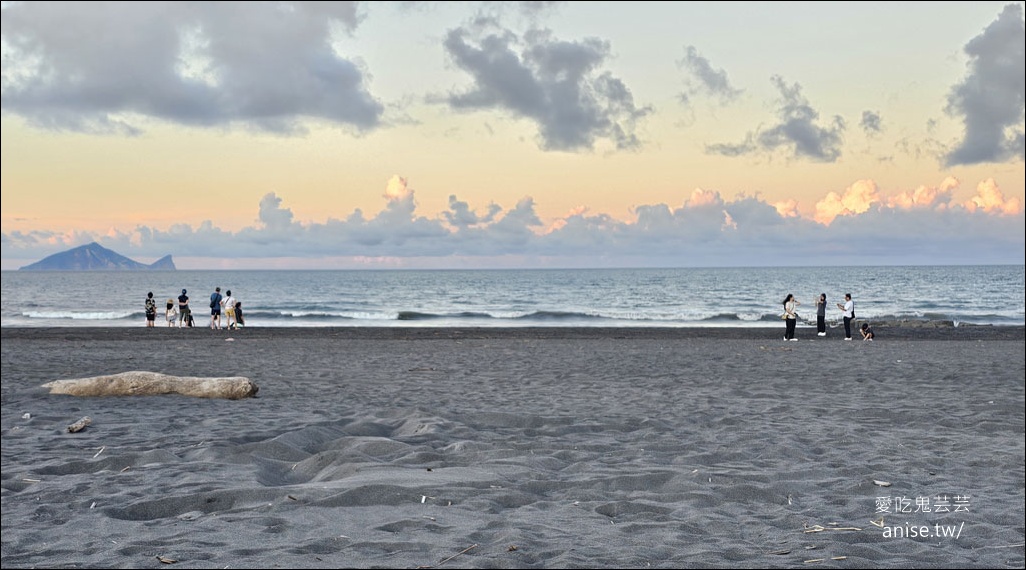 台妹炸雞翅 (五結店)，香脆不油膩的炸雞翅、炸雞腿，春捲、豆乾、豬血糕也都超好吃的啦！