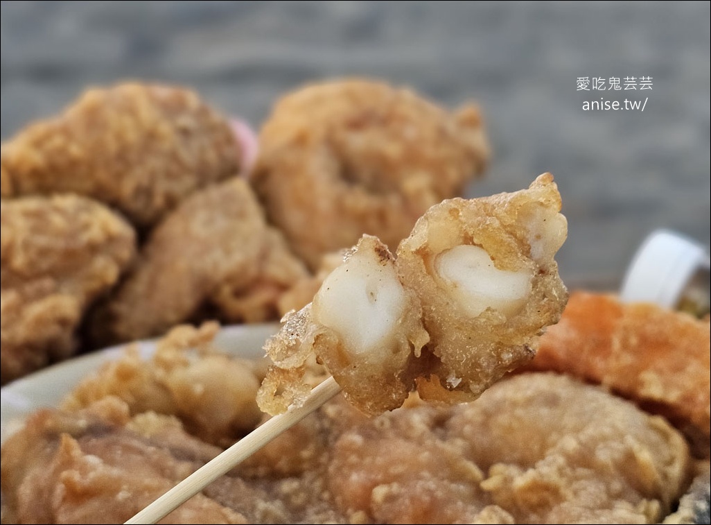 台妹炸雞翅 (五結店)，香脆不油膩的炸雞翅、炸雞腿，春捲、豆乾、豬血糕也都超好吃的啦！