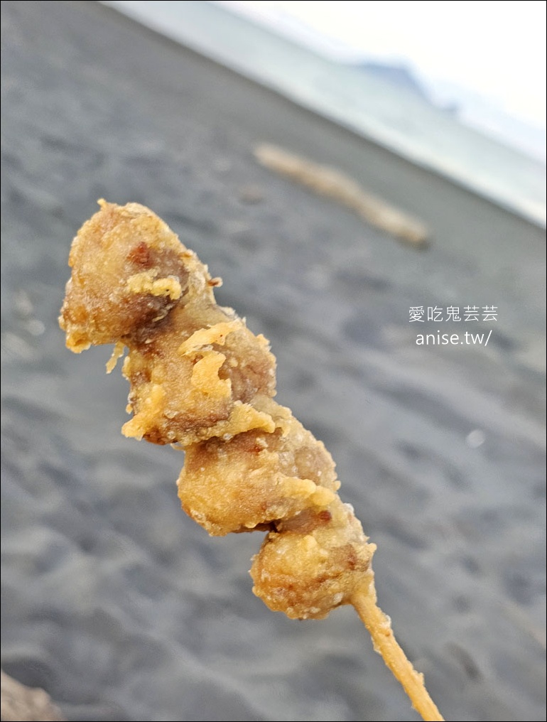 台妹炸雞翅 (五結店)，香脆不油膩的炸雞翅、炸雞腿，春捲、豆乾、豬血糕也都超好吃的啦！