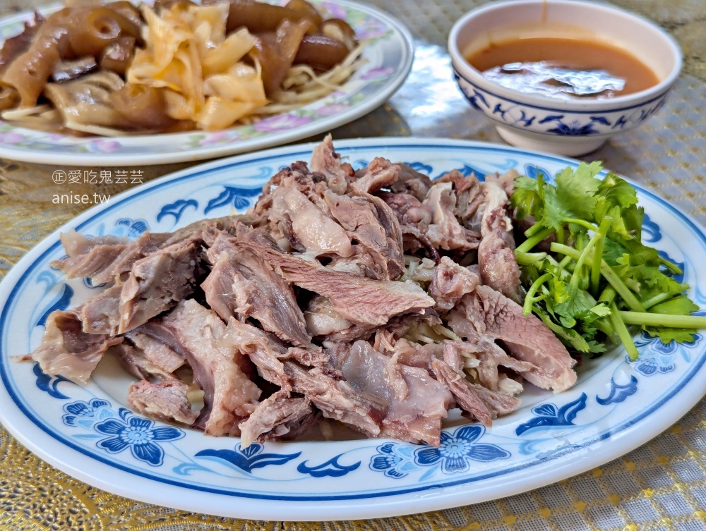 新店小吃部，熱炒黑白切都有，隱藏在宜蘭橋旁的巷弄美食(姊姊食記)