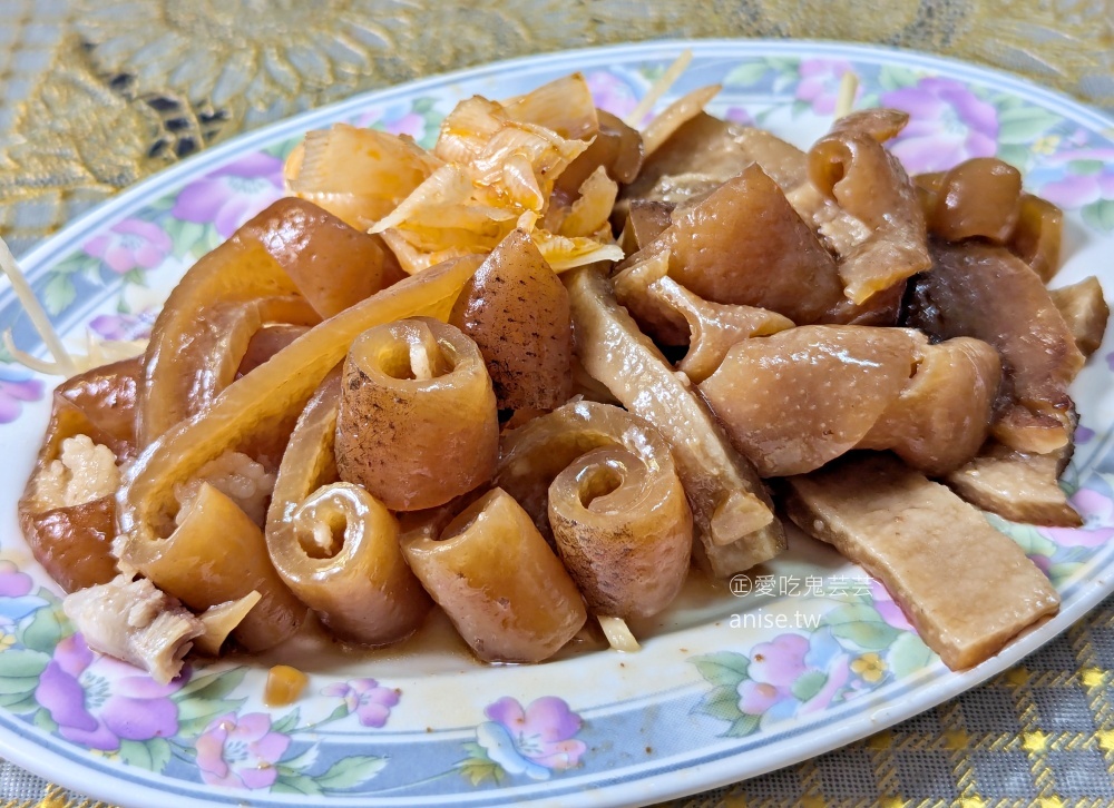 新店小吃部，熱炒黑白切都有，隱藏在宜蘭橋旁的巷弄美食(姊姊食記)