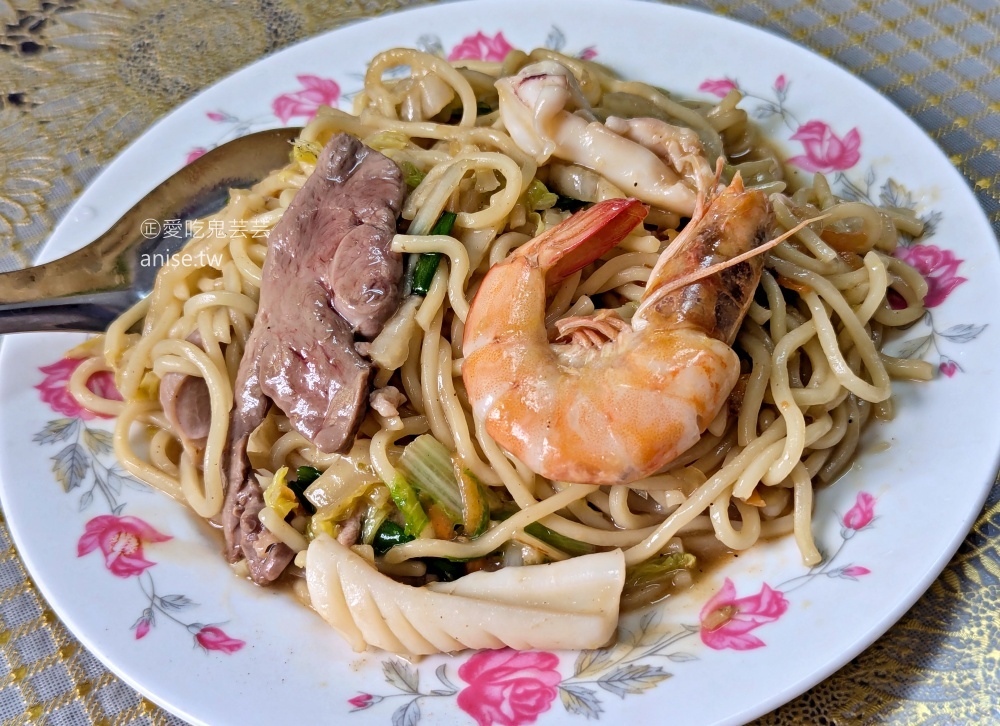 新店小吃部，熱炒黑白切都有，隱藏在宜蘭橋旁的巷弄美食(姊姊食記)