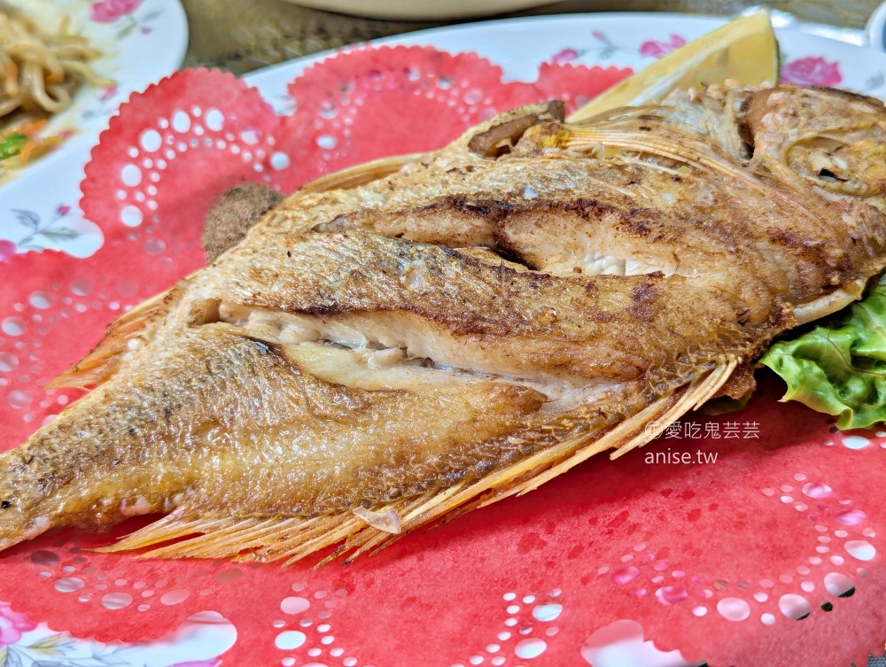 新店小吃部，熱炒黑白切都有，隱藏在宜蘭橋旁的巷弄美食(姊姊食記)