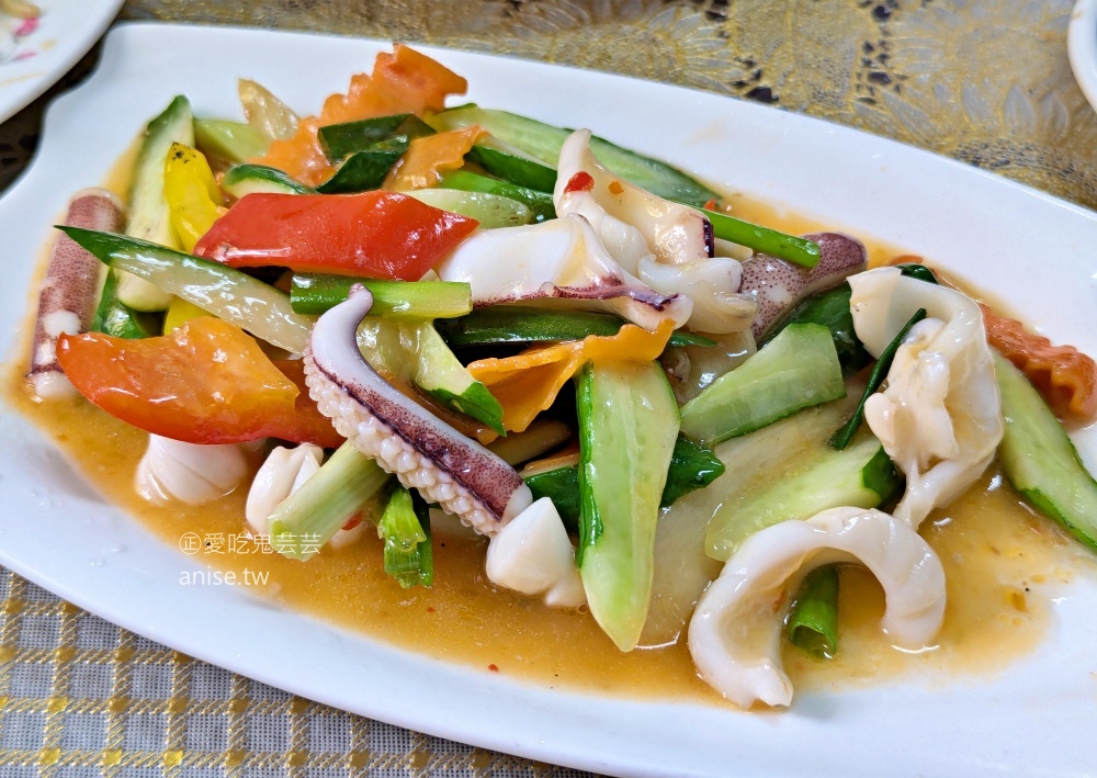 新店小吃部，熱炒黑白切都有，隱藏在宜蘭橋旁的巷弄美食(姊姊食記)