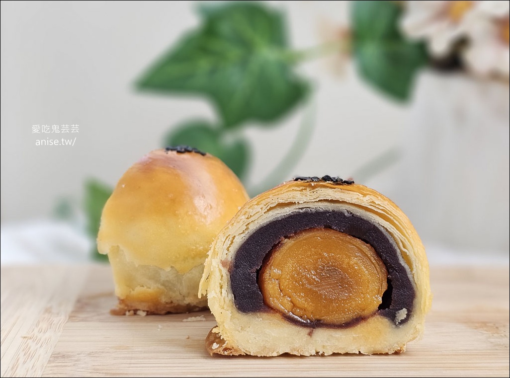 鎧樂餅舖，冠軍經典烏豆沙蛋黃酥，獲獎無數的糕餅舖 @愛吃鬼芸芸