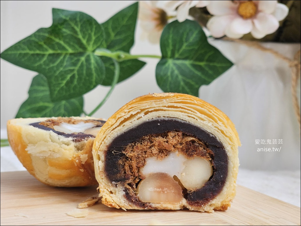 鎧樂餅舖，冠軍經典烏豆沙蛋黃酥，獲獎無數的糕餅舖