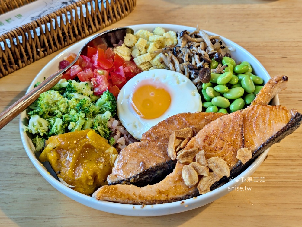 無聊秘境，超豐盛的波奇碗早午餐用料實在，三峽台七乙線美食(姊姊食記)