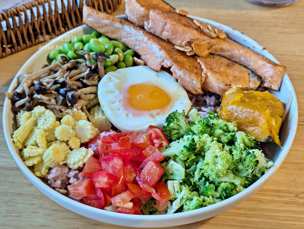 無聊秘境，超豐盛的波奇碗早午餐用料實在，三峽台七乙線美食(姊姊食記)