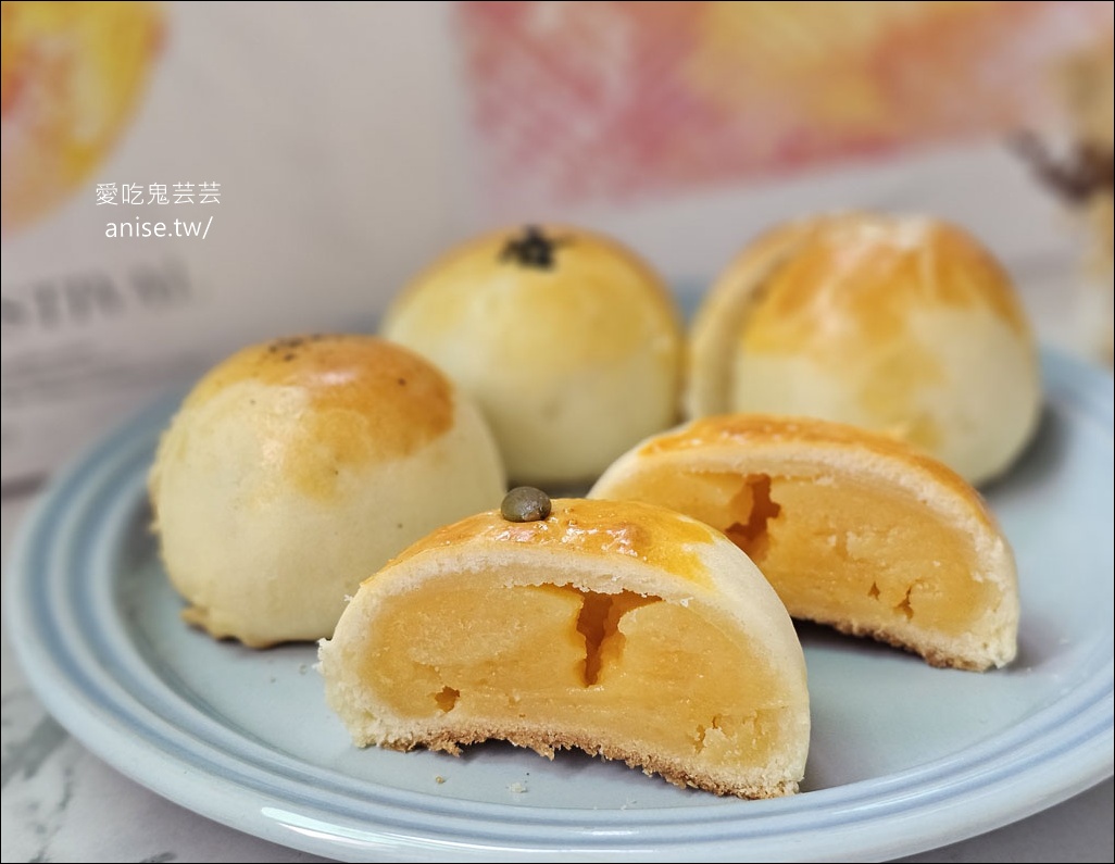 Miss V Bakery 司康月餅，烏魚子綠豆椪、紅豆蛋黃、芝麻麻糬、奶黃軟心，創意月餅超受歡迎