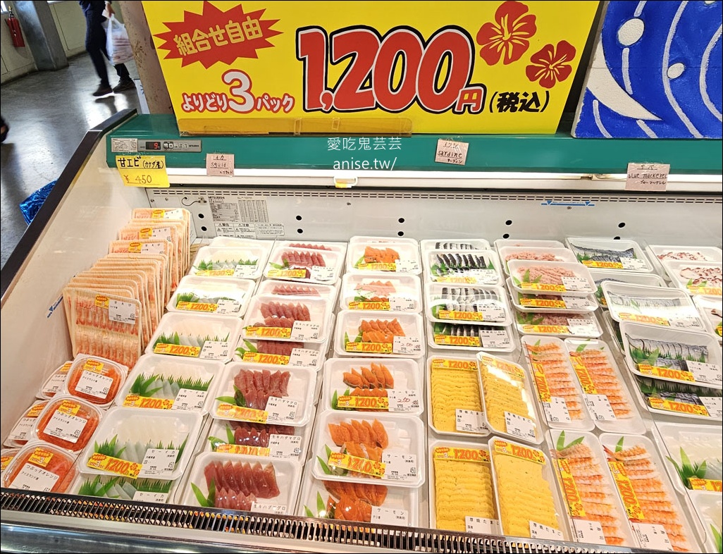 糸滿魚市場@沖繩海鮮，各式各樣海鮮，瘋狂拿是不用錢逆？
