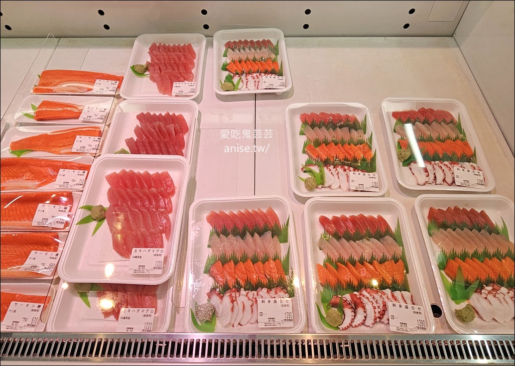 糸滿魚市場@沖繩海鮮，各式各樣海鮮，瘋狂拿是不用錢逆？