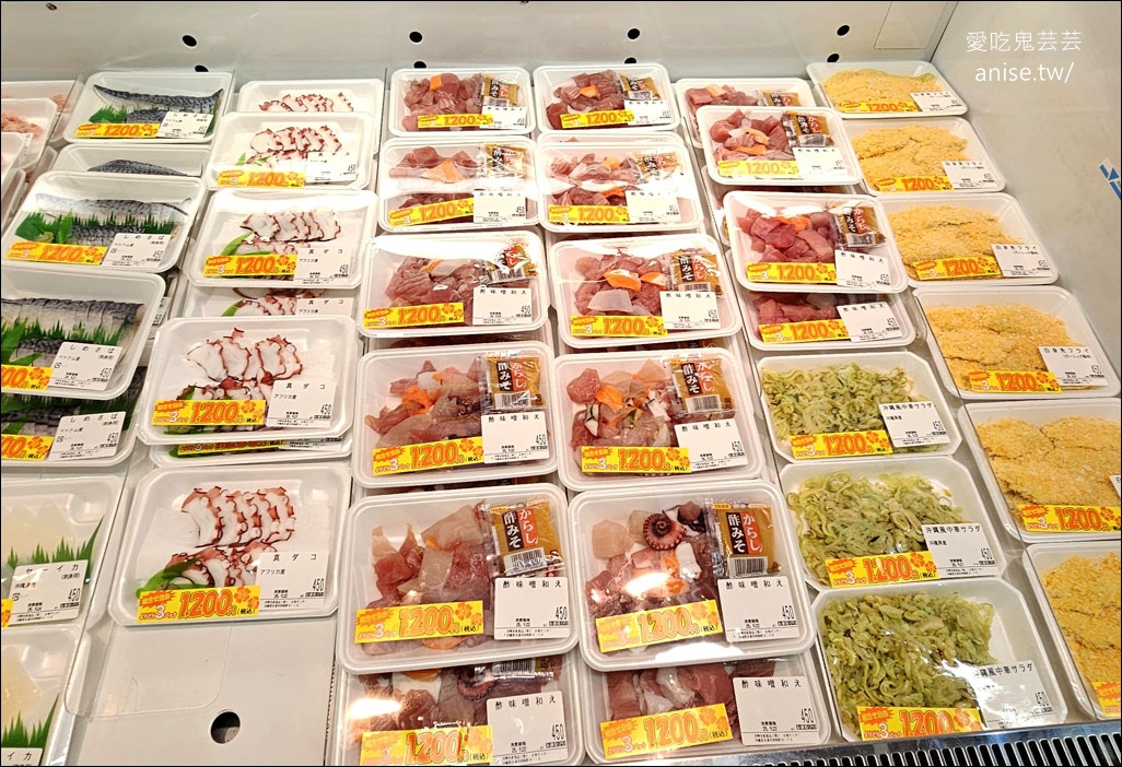 糸滿魚市場@沖繩海鮮，各式各樣海鮮，瘋狂拿是不用錢逆？