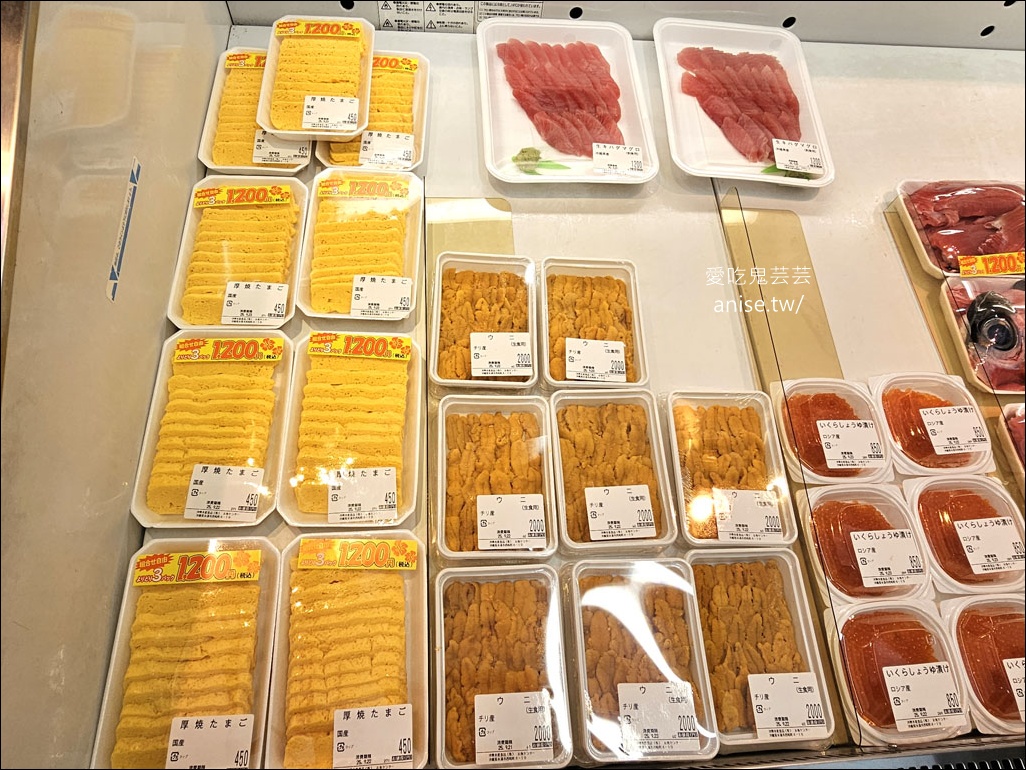 糸滿魚市場@沖繩海鮮，各式各樣海鮮，瘋狂拿是不用錢逆？