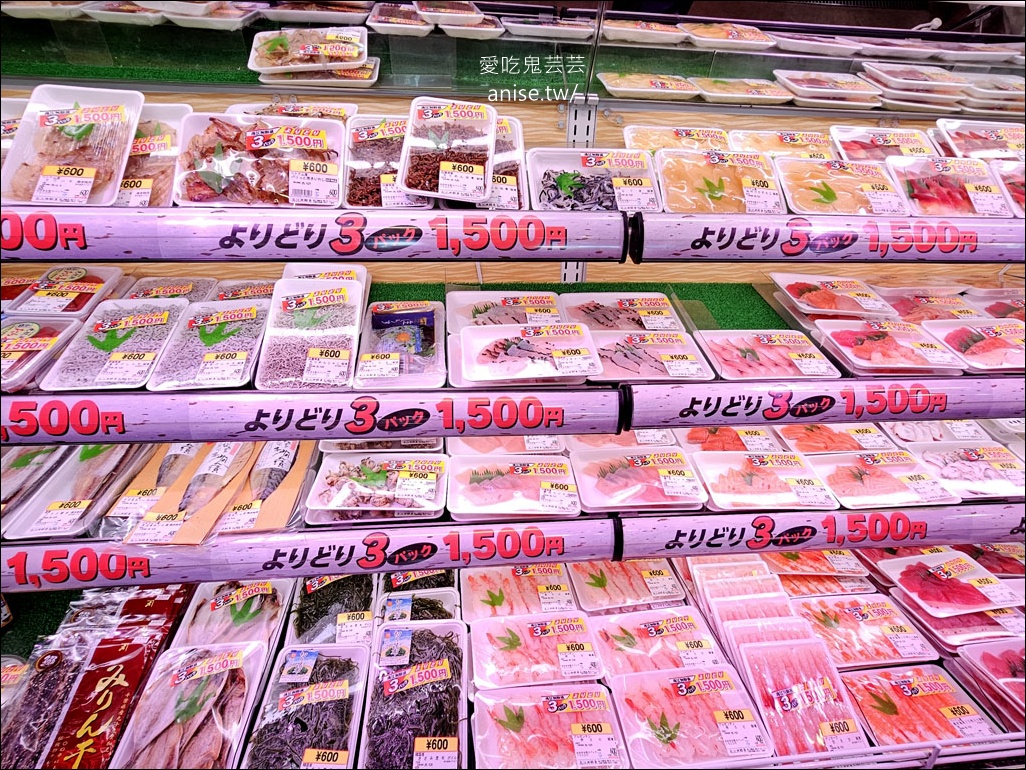 糸滿魚市場@沖繩海鮮，各式各樣海鮮，瘋狂拿是不用錢逆？