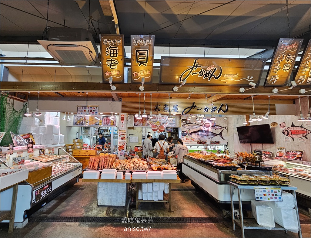 糸滿魚市場@沖繩海鮮，各式各樣海鮮，瘋狂拿是不用錢逆？
