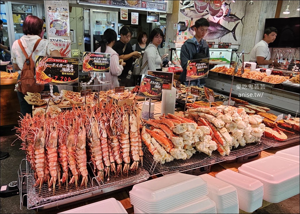 糸滿魚市場@沖繩海鮮，各式各樣海鮮，瘋狂拿是不用錢逆？