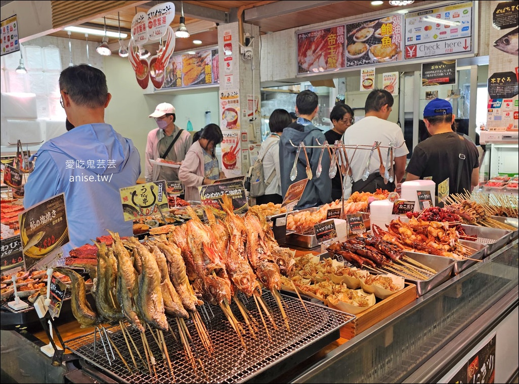 糸滿魚市場@沖繩海鮮，各式各樣海鮮，瘋狂拿是不用錢逆？