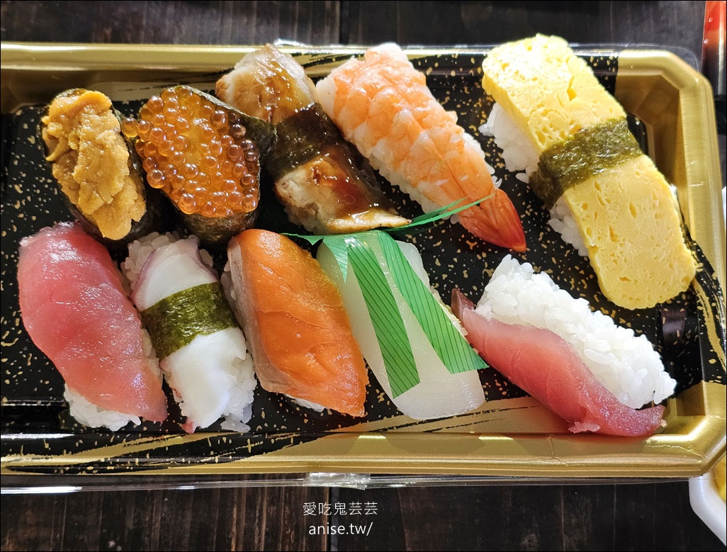 糸滿魚市場@沖繩海鮮，各式各樣海鮮，瘋狂拿是不用錢逆？