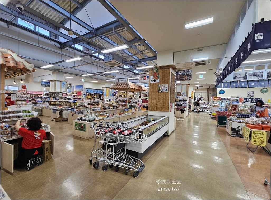糸滿魚市場@沖繩海鮮，各式各樣海鮮，瘋狂拿是不用錢逆？