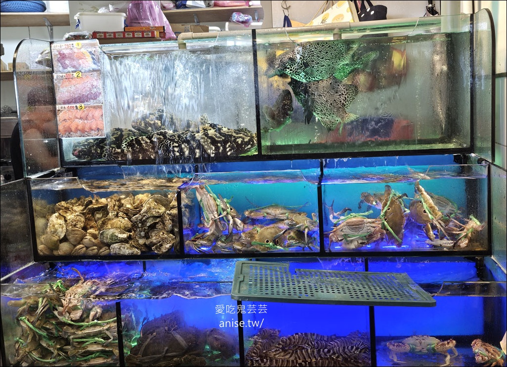 龜吼漁港漁夫市集 | 一樓買海鮮、二樓熱炒+代客料理，用餐區無敵海景太厲害！