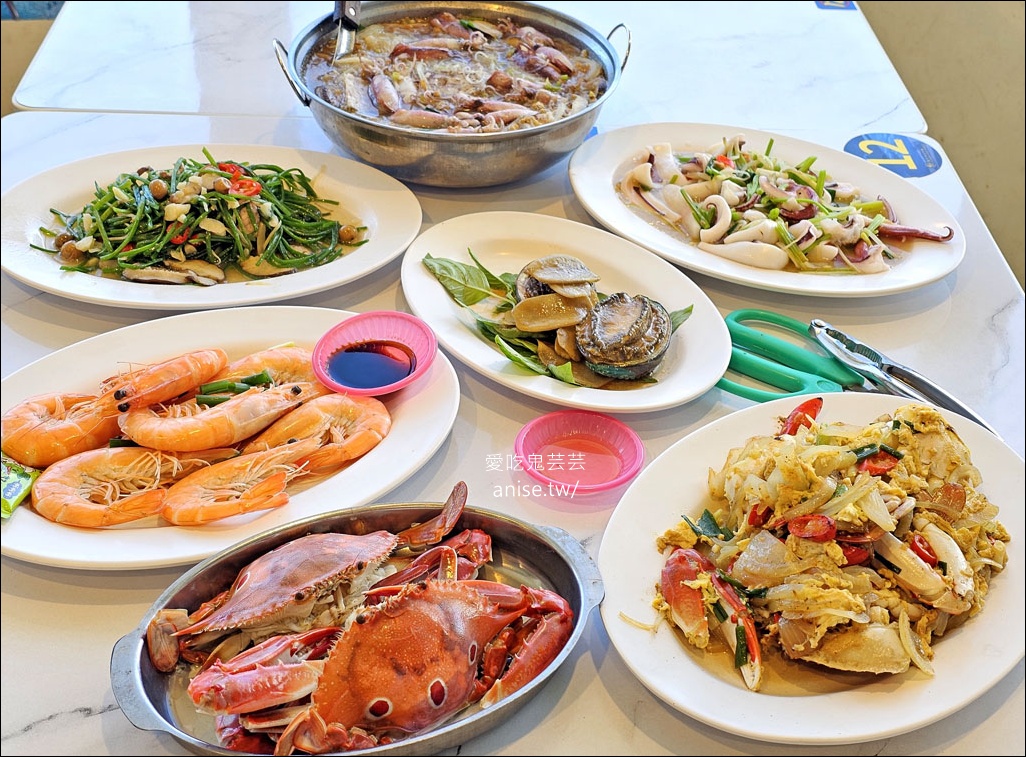 龜吼漁港漁夫市集 | 一樓買海鮮、二樓熱炒+代客料理，用餐區無敵海景太厲害！ @愛吃鬼芸芸