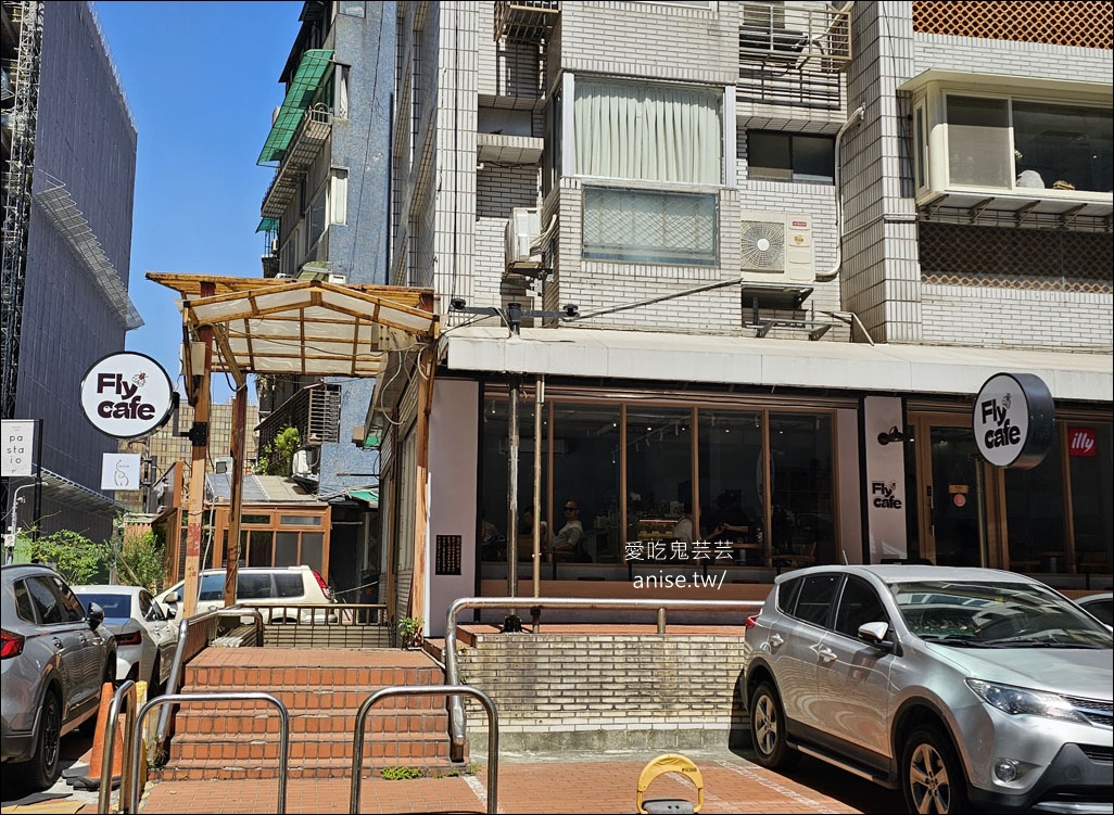 Fly Cafe 敦北店(長庚醫院後方)，肉桂捲和西西里咖啡還是得蒼蠅哥啊！(台北不限時咖啡廳)
