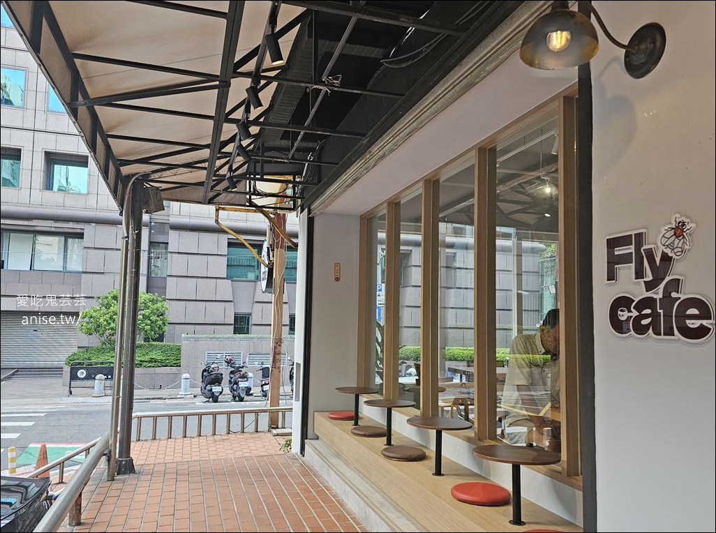 Fly Cafe 敦北店(長庚醫院後方)，肉桂捲和西西里咖啡還是得蒼蠅哥啊！(台北不限時咖啡廳)