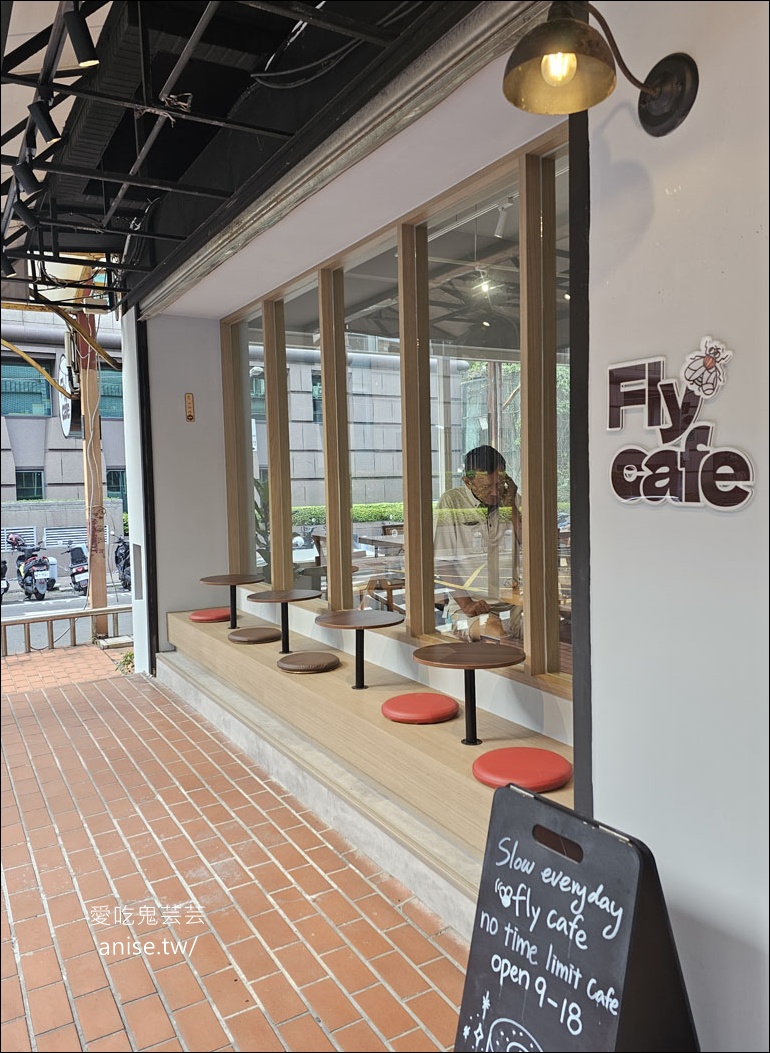 Fly Cafe 敦北店(長庚醫院後方)，肉桂捲和西西里咖啡還是得蒼蠅哥啊！(台北不限時咖啡廳)