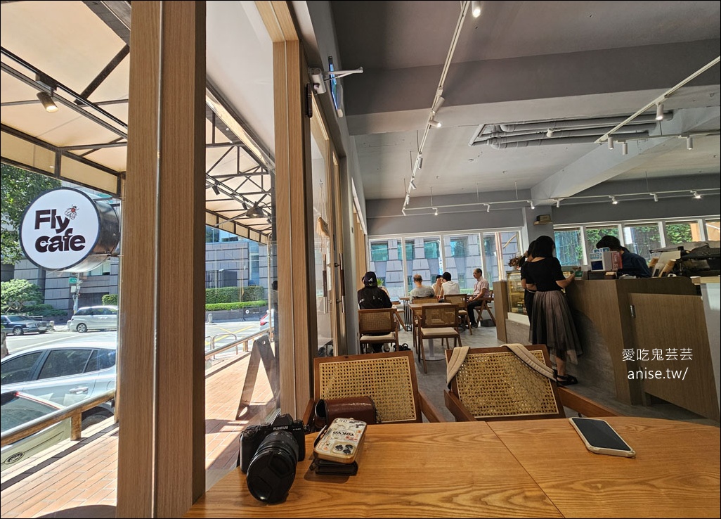 Fly Cafe 敦北店(長庚醫院後方)，肉桂捲和西西里咖啡還是得蒼蠅哥啊！(台北不限時咖啡廳)