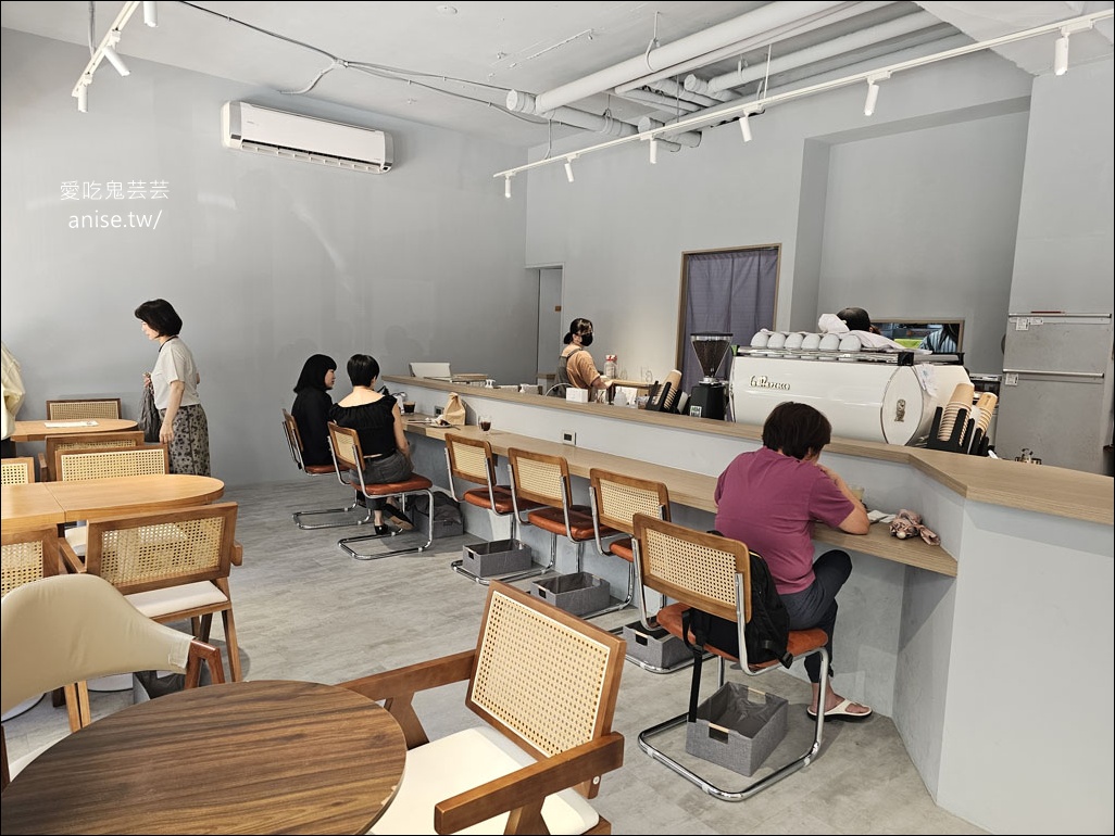 Fly Cafe 敦北店(長庚醫院後方)，肉桂捲和西西里咖啡還是得蒼蠅哥啊！(台北不限時咖啡廳)