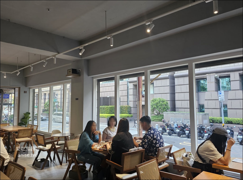 Fly Cafe 敦北店(長庚醫院後方)，肉桂捲和西西里咖啡還是得蒼蠅哥啊！(台北不限時咖啡廳)