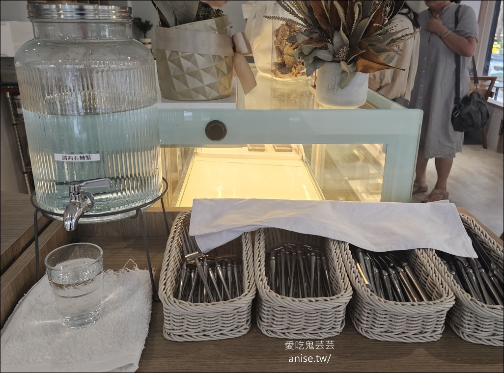 Fly Cafe 敦北店(長庚醫院後方)，肉桂捲和西西里咖啡還是得蒼蠅哥啊！(台北不限時咖啡廳)